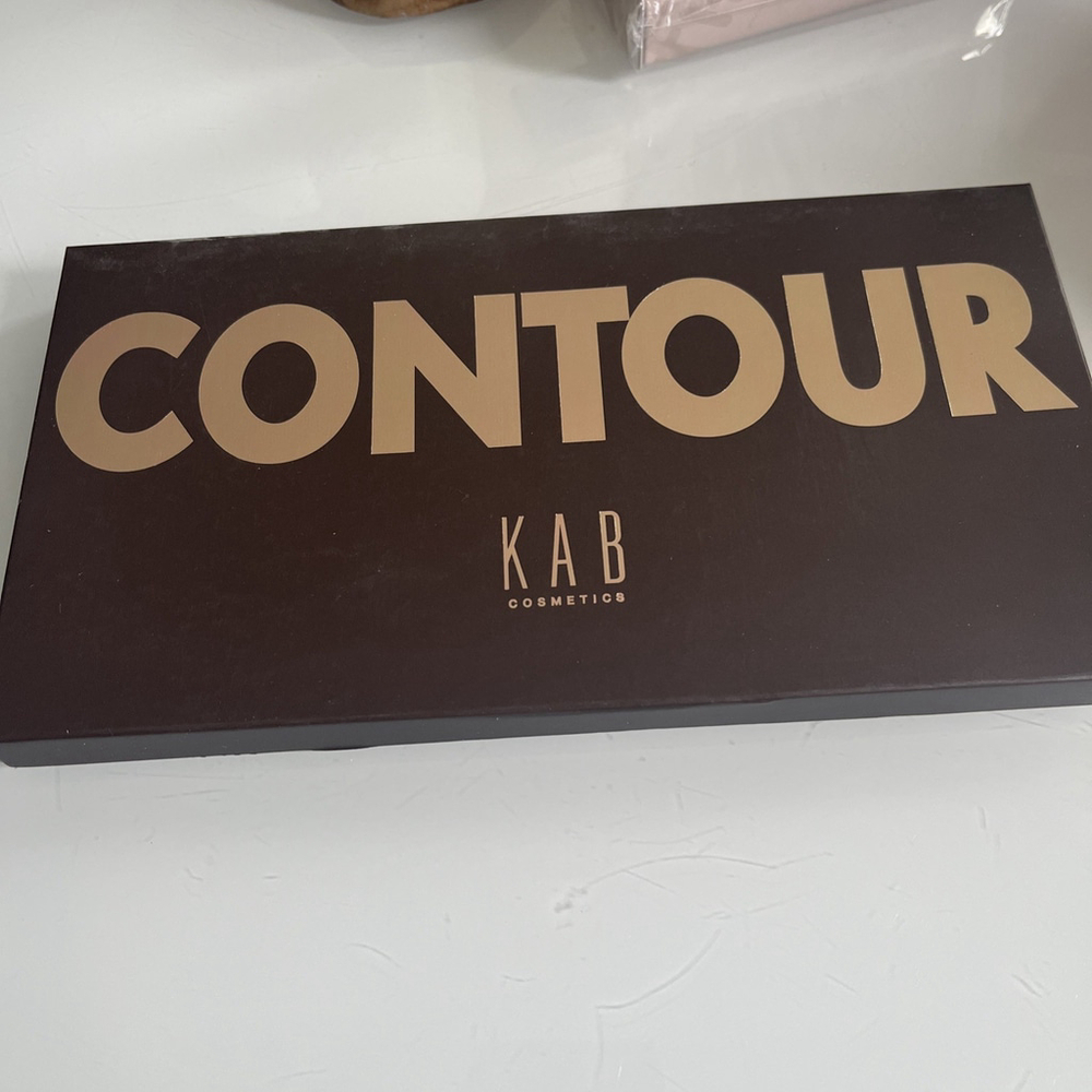 KAB Cosmetics Volume II 2 The Contour Palette 8 Shades - MSRP $60 *NEW*
